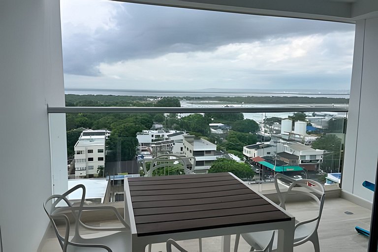 Condo con balcón en Cartagena Beach Smart Stay