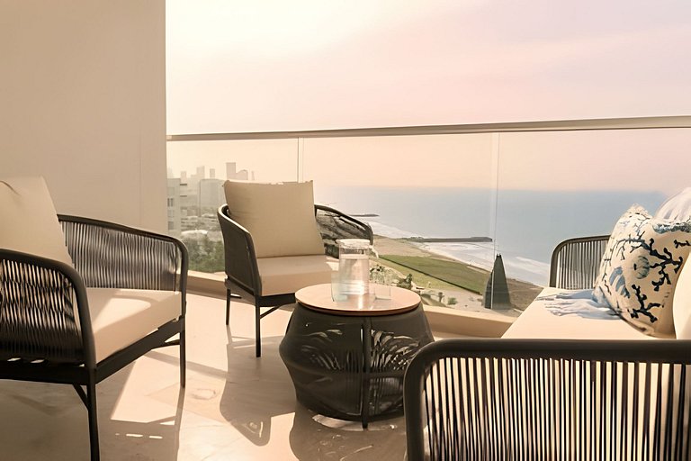 Ocean View Stay Near Cartagena’s Historic Heart