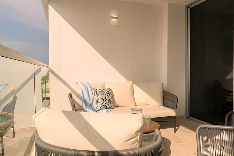 Ocean View Stay Near Cartagena’s Historic Heart