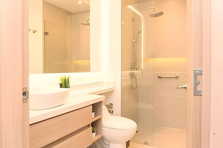 Ocean View Stay Near Cartagena’s Historic Heart
