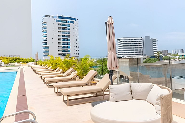 Sky-High Studio: Piso 15 con Vista la Piscina