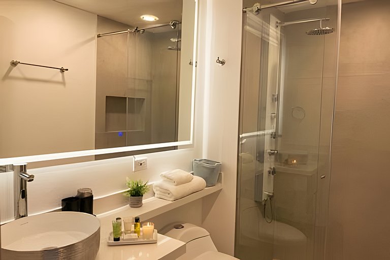 Sky-High Studio: Piso 15 con Vista la Piscina