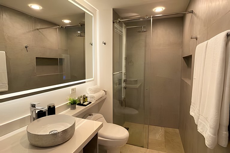 Sky-High Studio: Piso 15 con Vista la Piscina