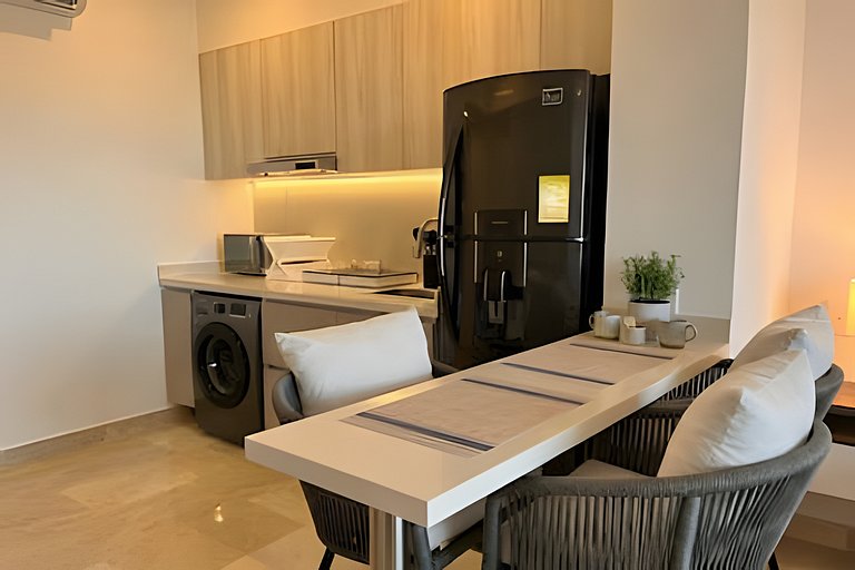 Sky-High Studio: Piso 15 con Vista la Piscina